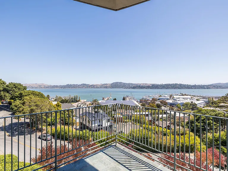 Sausalito Towers — Photo 6