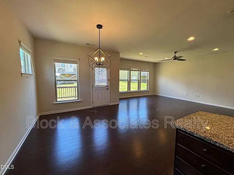 1009 Magnolia Blossom Ln — Photo 32