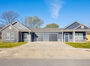 906 Valley Oaks Ln, Centerton, AR 72719