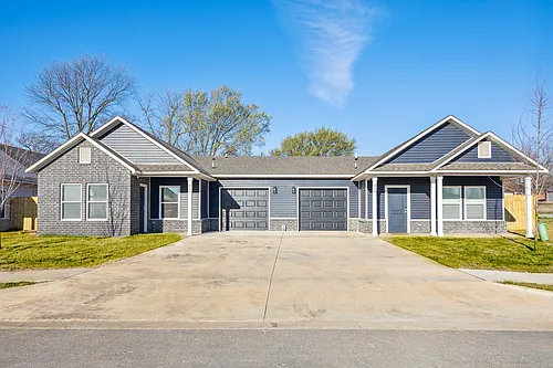 902 Valley Oaks Ln Photo 1