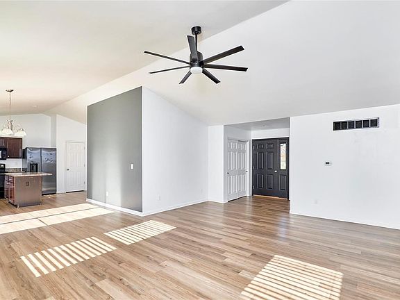 4th image of 128 Sweetgum Dr