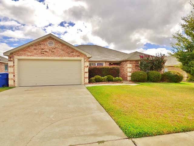 1st image of 2414 Jake Dr