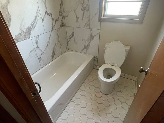 5th image of 5024 Clear Creek Dr