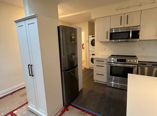 2563 Dundas St W, Toronto, ON M6P1X6