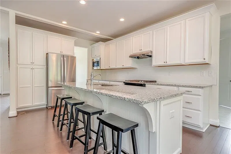 4 bed, 3.5 bath, 2436 sqft, $4,500 — Photo 2