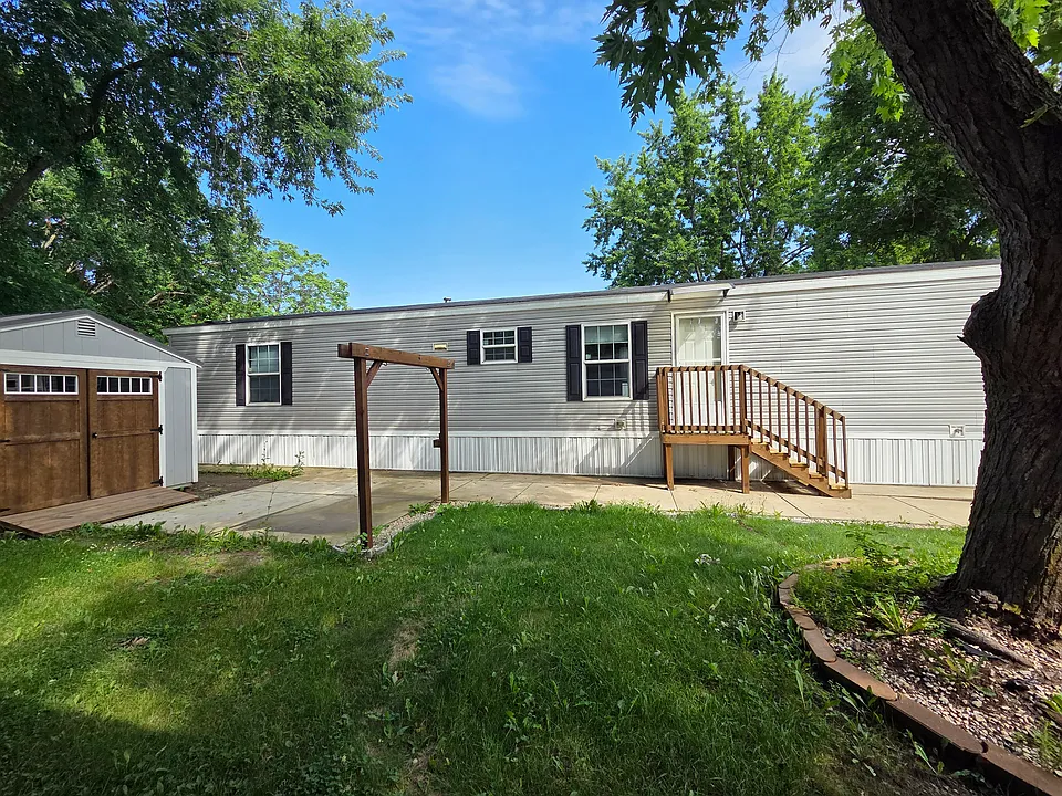 121 Vermillion Est