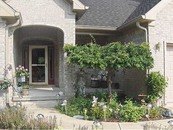 2nd image of 239 N Woodridge Dr