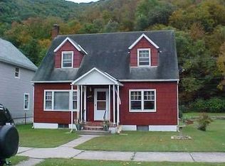 658 Pennsylvania Ave, Renovo, PA 17764