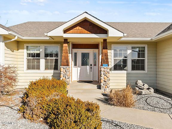 3rd image of 245 El Rio Dr