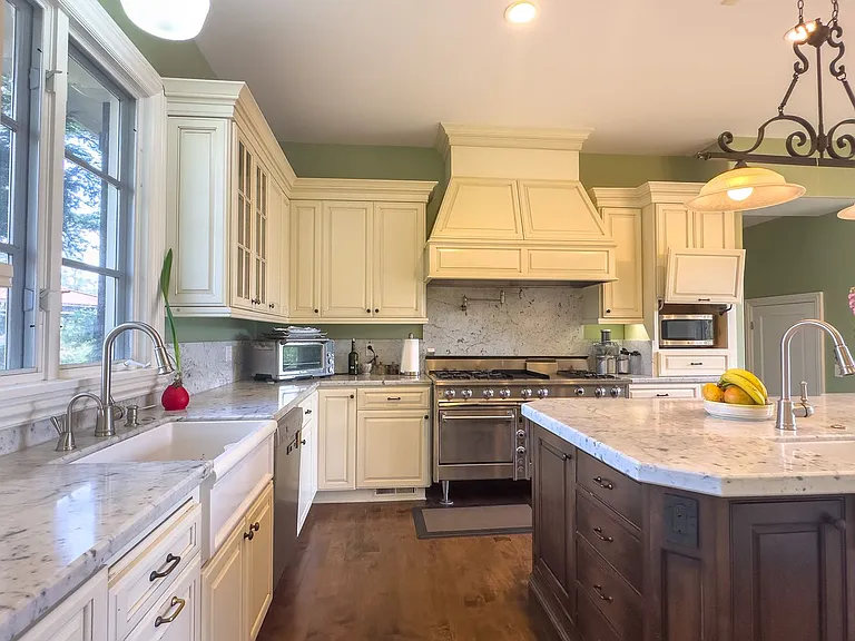 22040 Mount Eden Rd — Photo 11