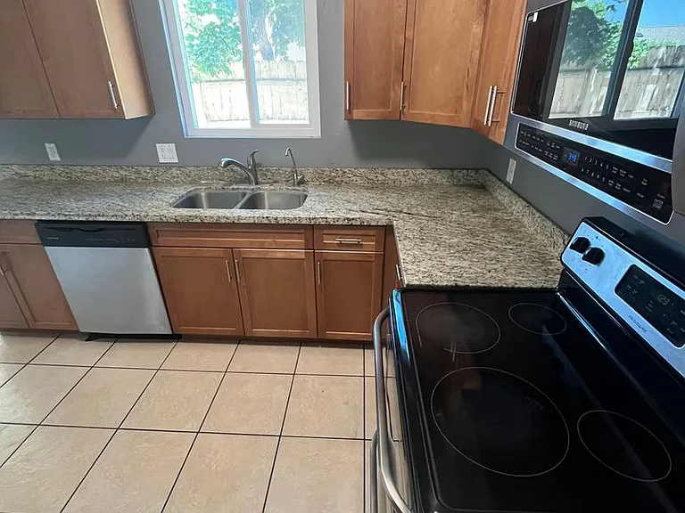 218 W 205 N — Photo 3
