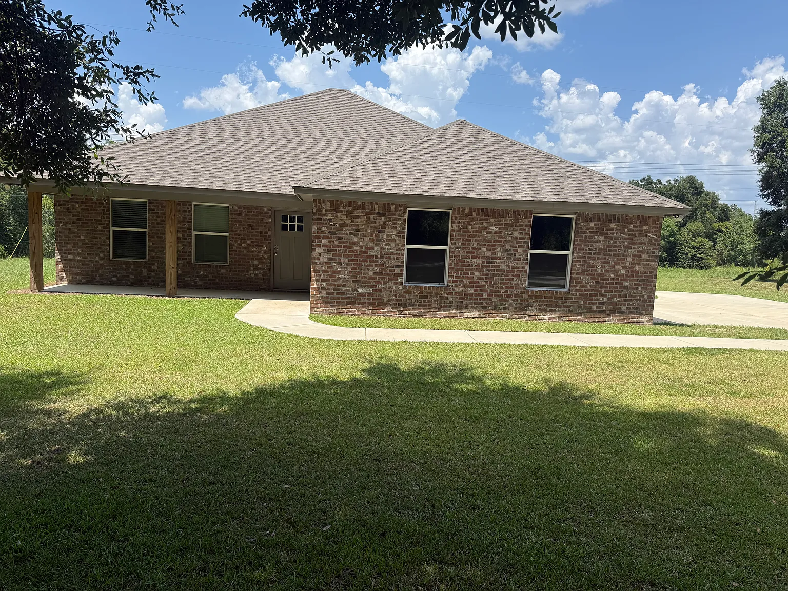 4 bed, 1700 sqft, $1,950 — Photo 2