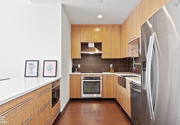 4th image of 42-60 Crescent St #5D