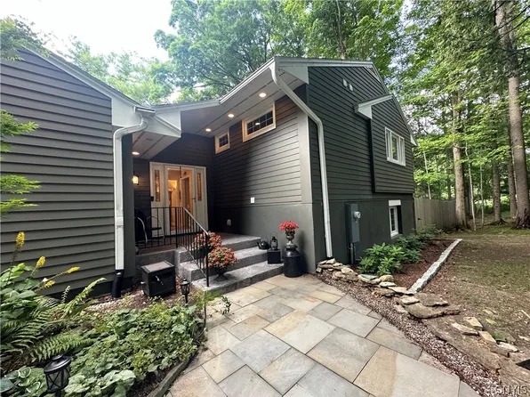 728 Maple Dr, Fayetteville, NY 13066