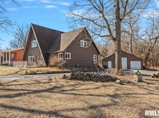 12 Oakland Dr, Riverton, IL 62561