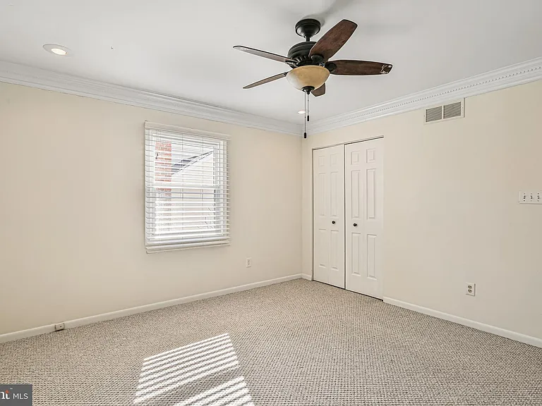 510 Retford Dr — Photo 16