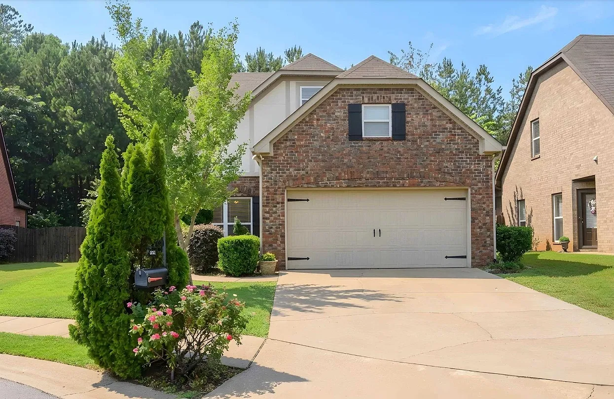 4 bed, 2.5 bath, 2210 sqft, $2,150 — Photo 1