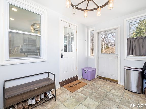 4th image of 18 Debra Lane