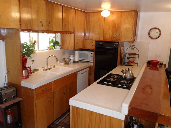 3rd image of 738 Clubhouse Dr