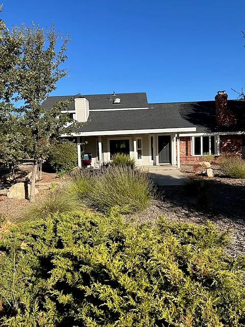 Front view - 1616 Vineyard Dr