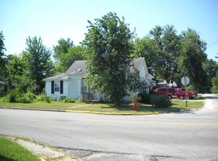 200 W Locust St, Fieldon, IL 62031