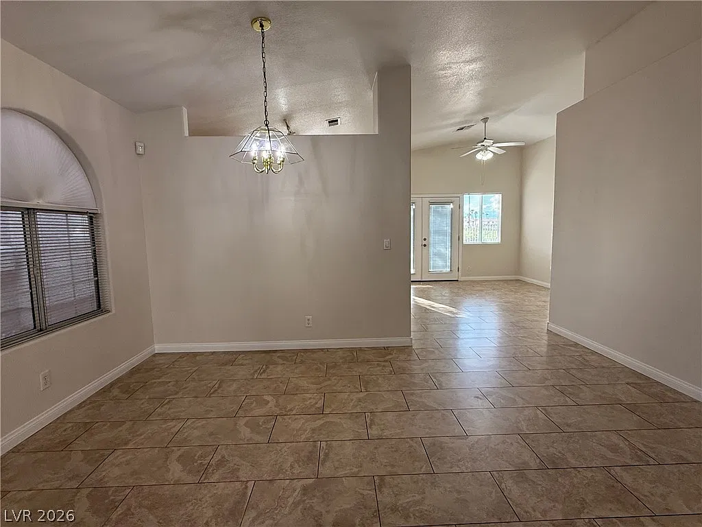 3 bed, 2.5 bath, 1624 sqft, $2,000 — Photo 4