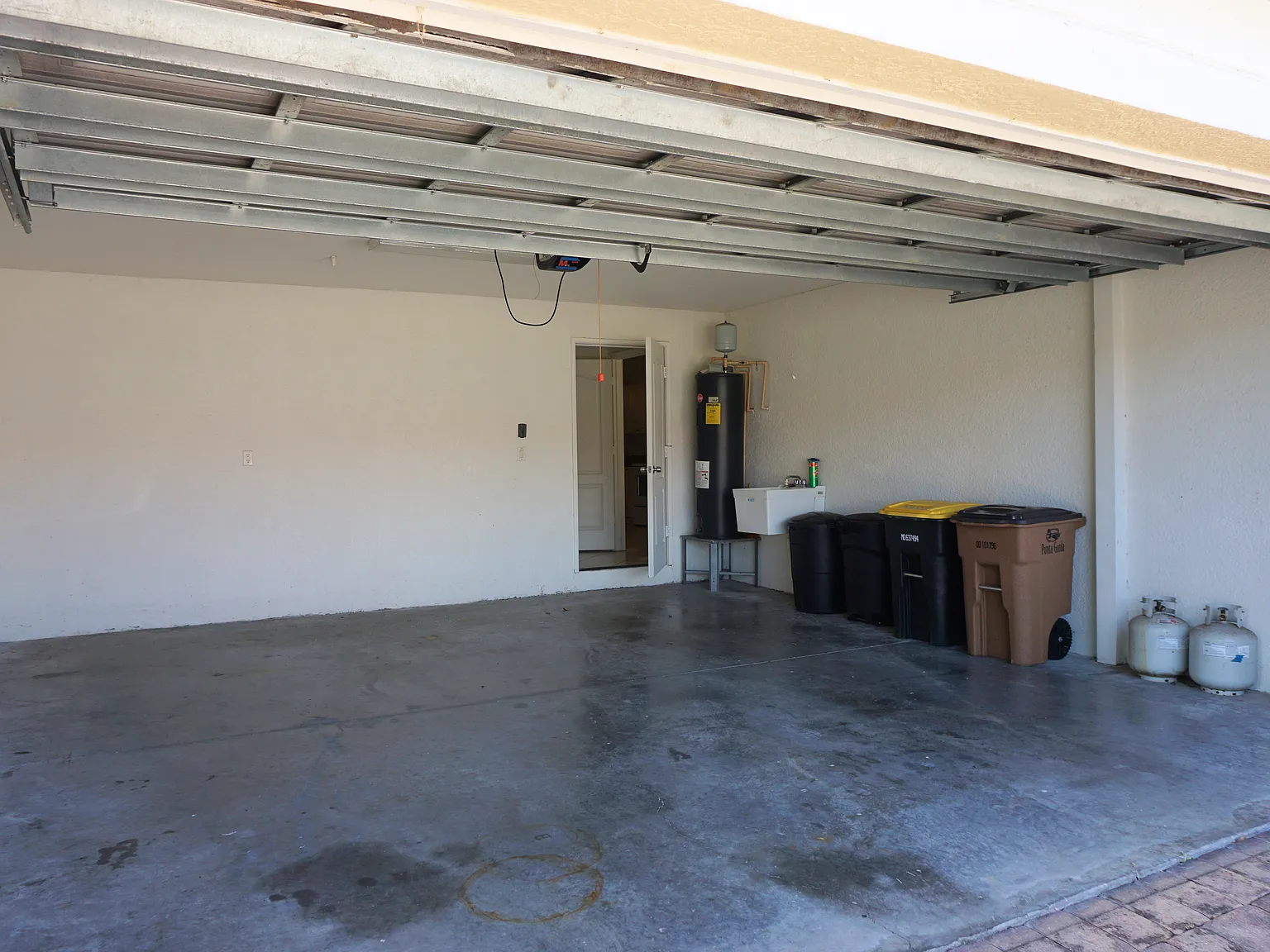 3 bed, 1596 sqft, $2,000 — Photo 4