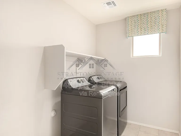 55 E Constitution Dr — Photo 25