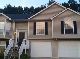 7886 Woodlake Dr, Riverdale, GA 30274