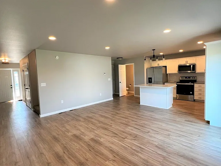 800 Cathy Dr W — Photo 9