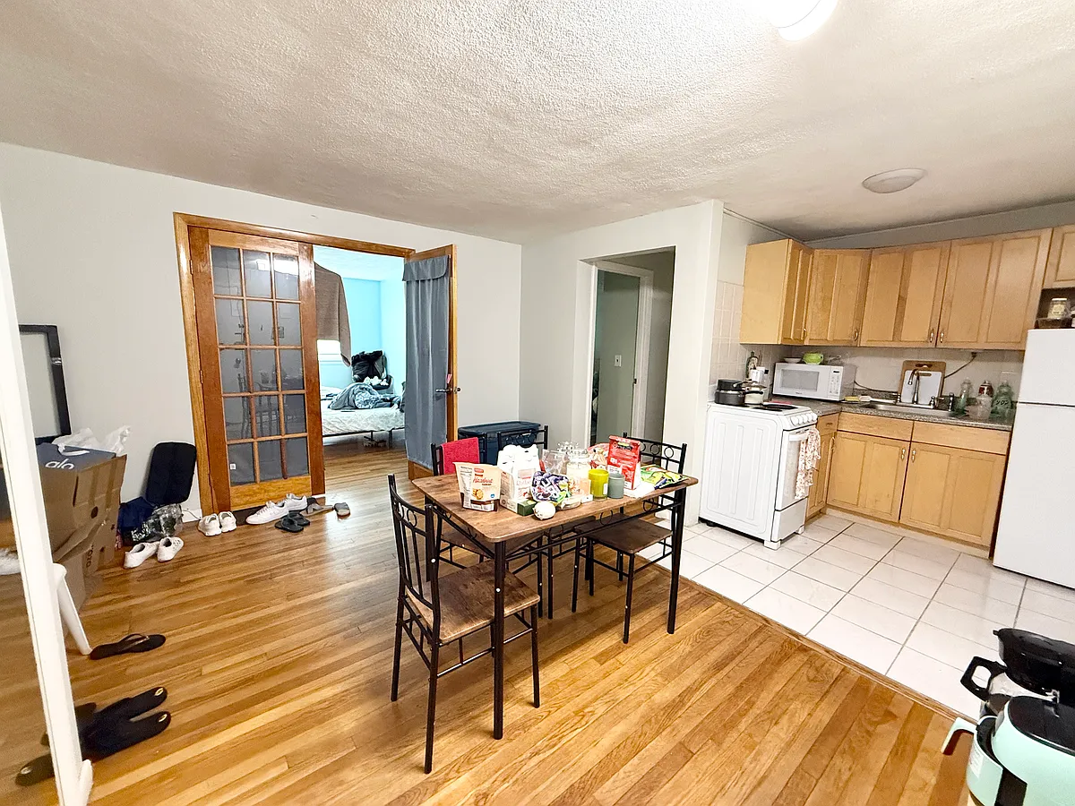 Building Photo - 20 Radcliffe Rd #206