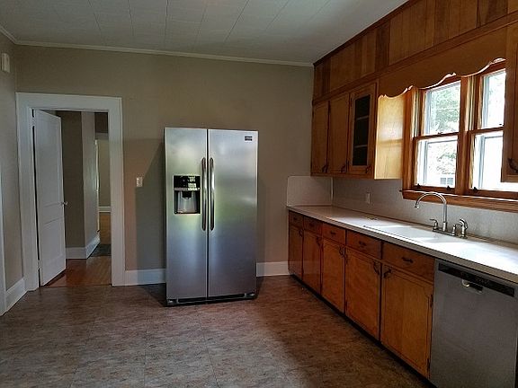 5th image of 133 Academy St