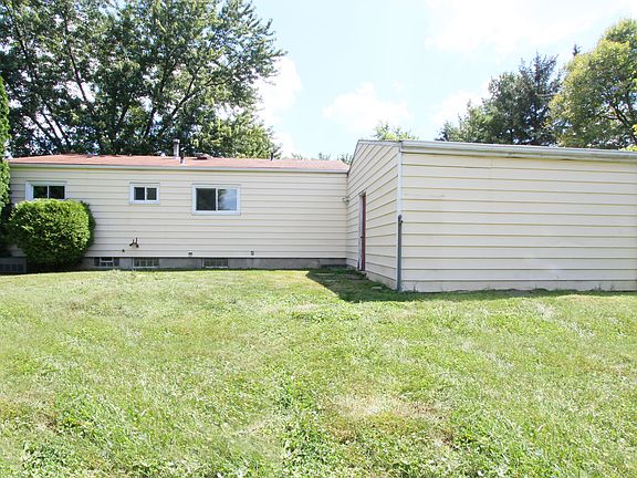 4th image of 570 West Dr