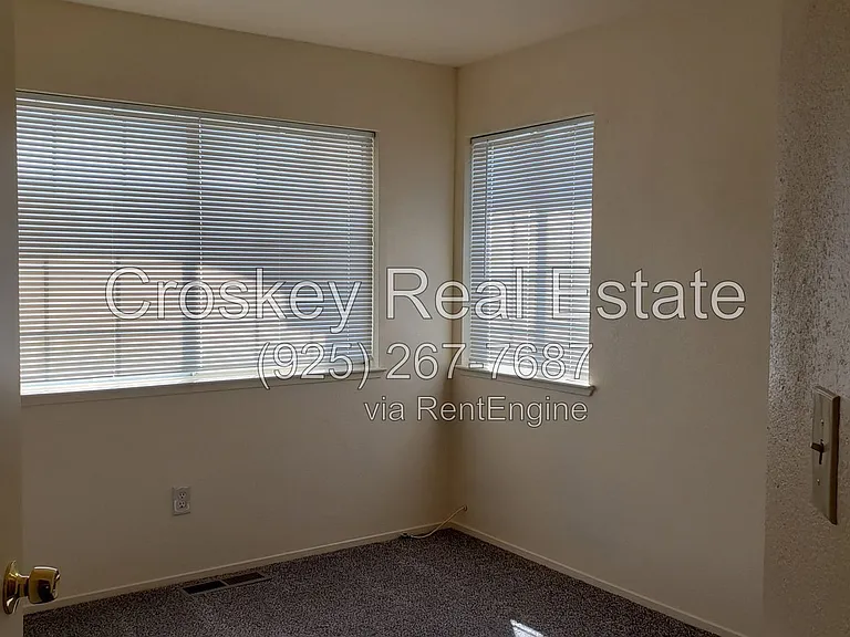 4717 Knollpark Cir — Photo 4