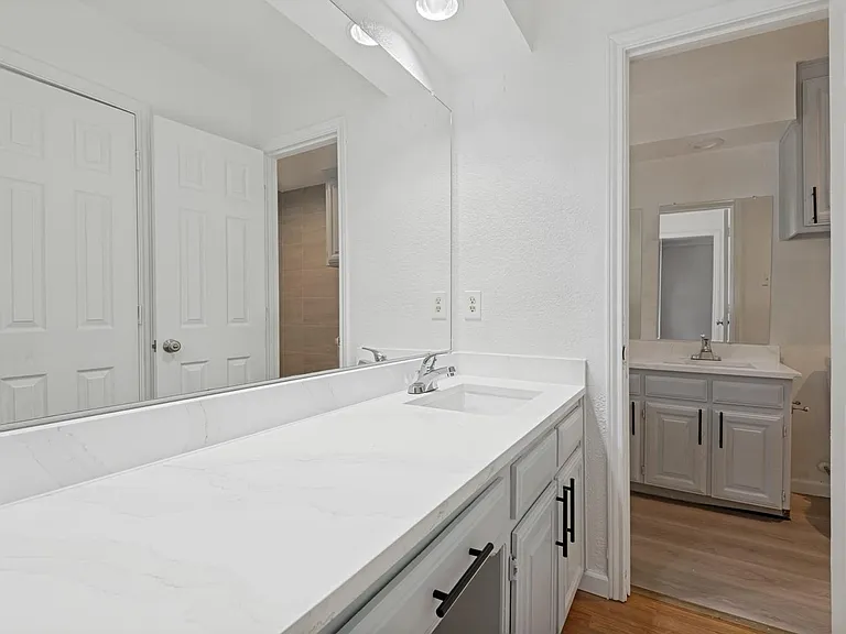 223 Meadowbrook Ln — Photo 11