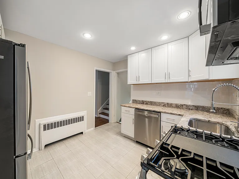 44 Knickerbocker Rd — Photo 9