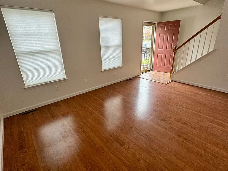 809 Rockwood Dr — Photo 2