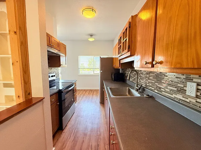 39th Ave Flats — Photo 16