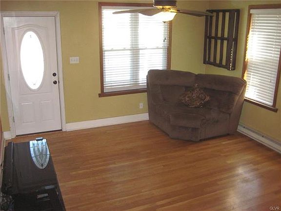3rd image of 310 E 10th St