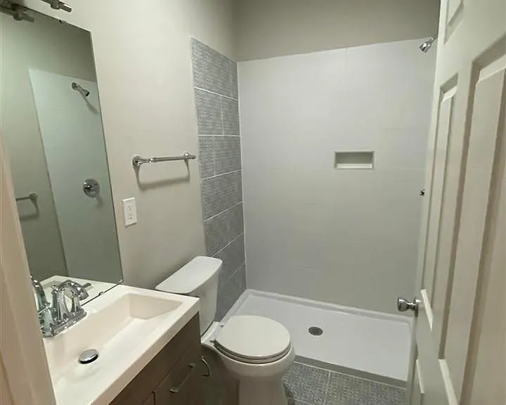 2401 N Roxboro St — Photo 10