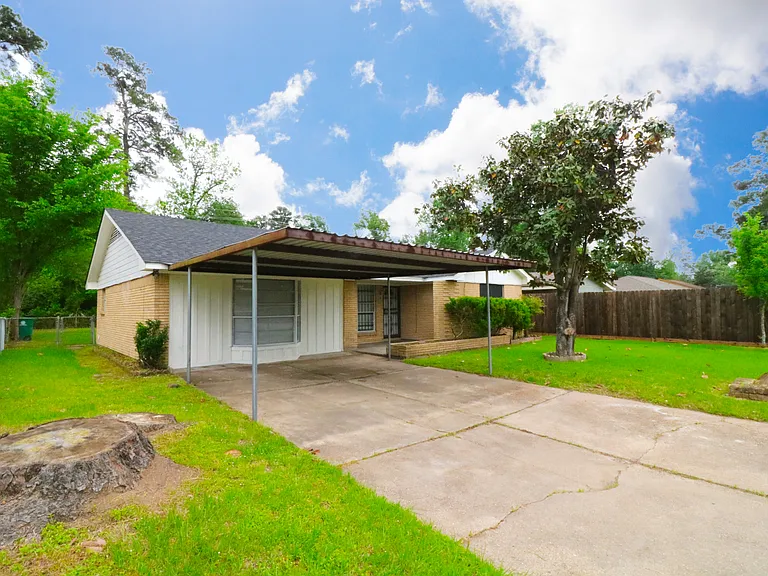 9526 Balsam Ln — Photo 1