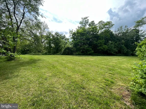 140 Jackson Rd, Gilbertsville, PA 19525