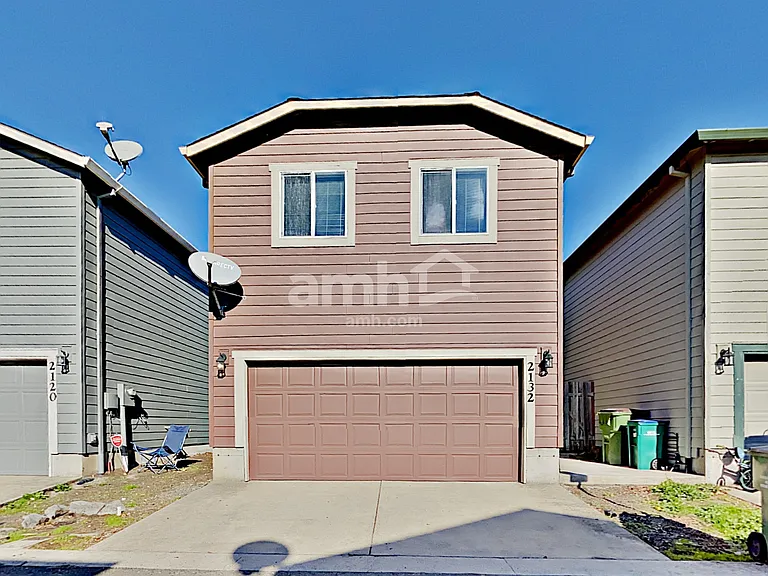 2132 E 3rd St — Photo 15