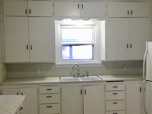2nd image of 522 N Chapman Ave