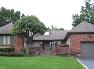 8 Willow Ln, Kings Park, NY 11754
