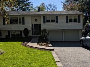9 Willis Dr, Closter, NJ 07624