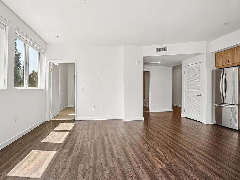 689 S Catalina — Photo 23