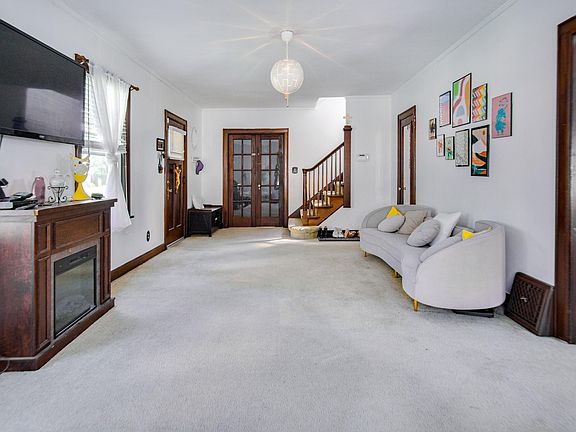 5th image of 117 N Vine St