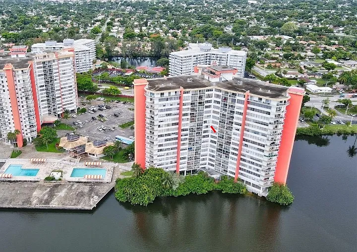 1301 NE Miami Gardens Dr #902W — Photo 4
