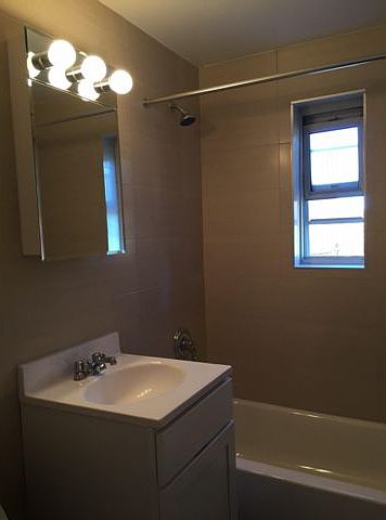 2nd image of 31 Stratford Ave APT 1B